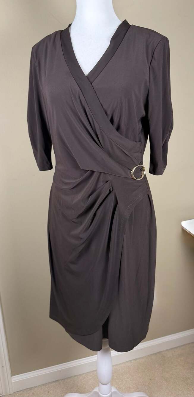 Jessica Howard 10P Petite Brown Faux Wrap Sheath Dress Gold Buckle 3/4 Sleeve